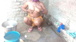 INDIAN MILF HOMEMADE MMS BIGTITS EXPOSED STRIPPING NAKED TAKING SHOWER MMS